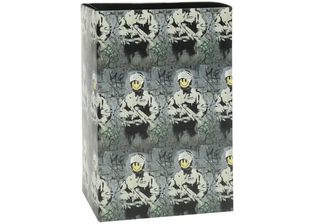 Alternative view of Mô hình Bearbrick Riot Cop 100% & 400% Set