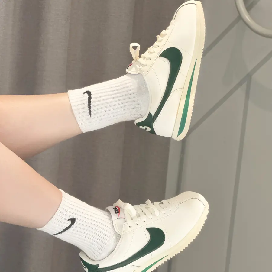Alternative view of Giày Nike Cortez ‘Sail Stadium Green’ DM4044-104