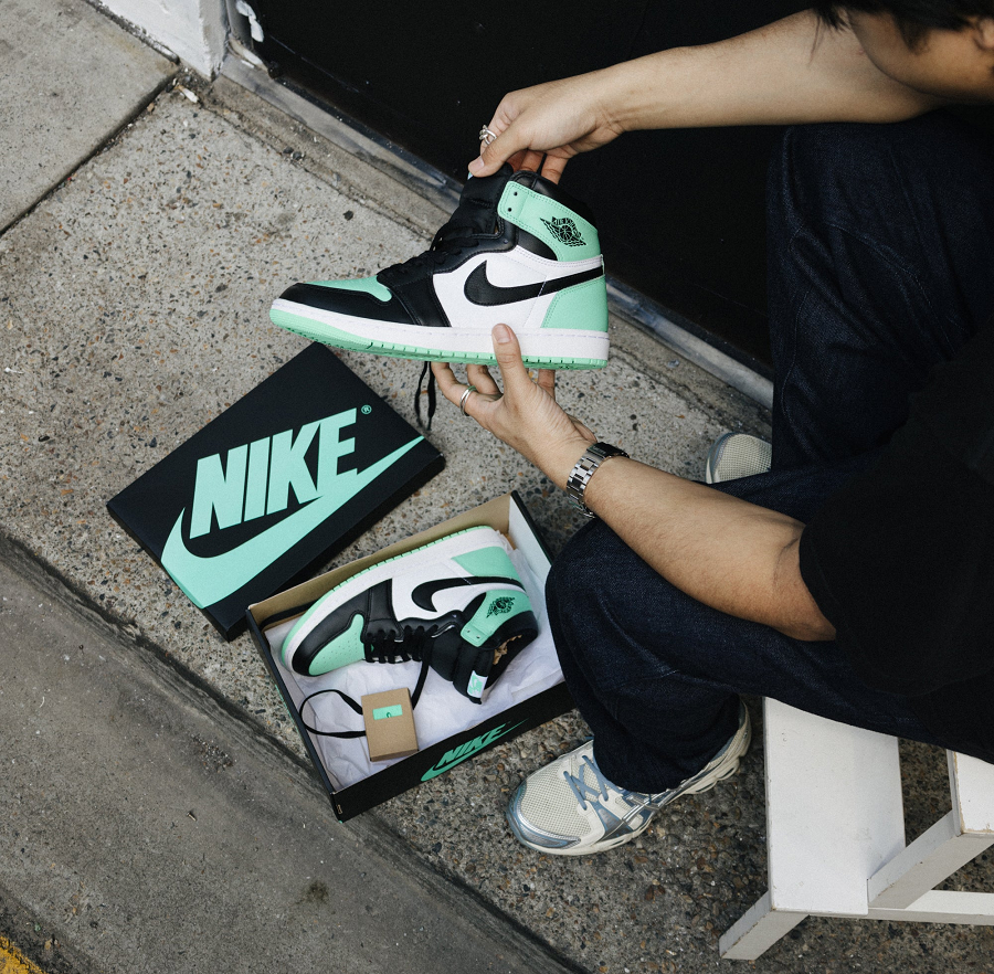Giày Nike Air Jordan 1 Retro High ‘Green Glow’ DZ5485-130 - Ảnh 5