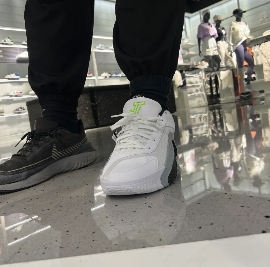 Giày Nike Jordan Tatum 2 GS ‘Neon’ FJ6459-100 - Ảnh 3