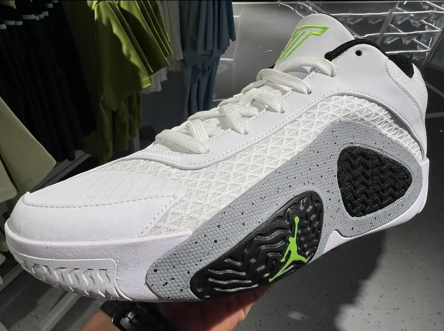 Alternative view of Giày Nike Jordan Tatum 2 GS ‘Neon’ FJ6459-100