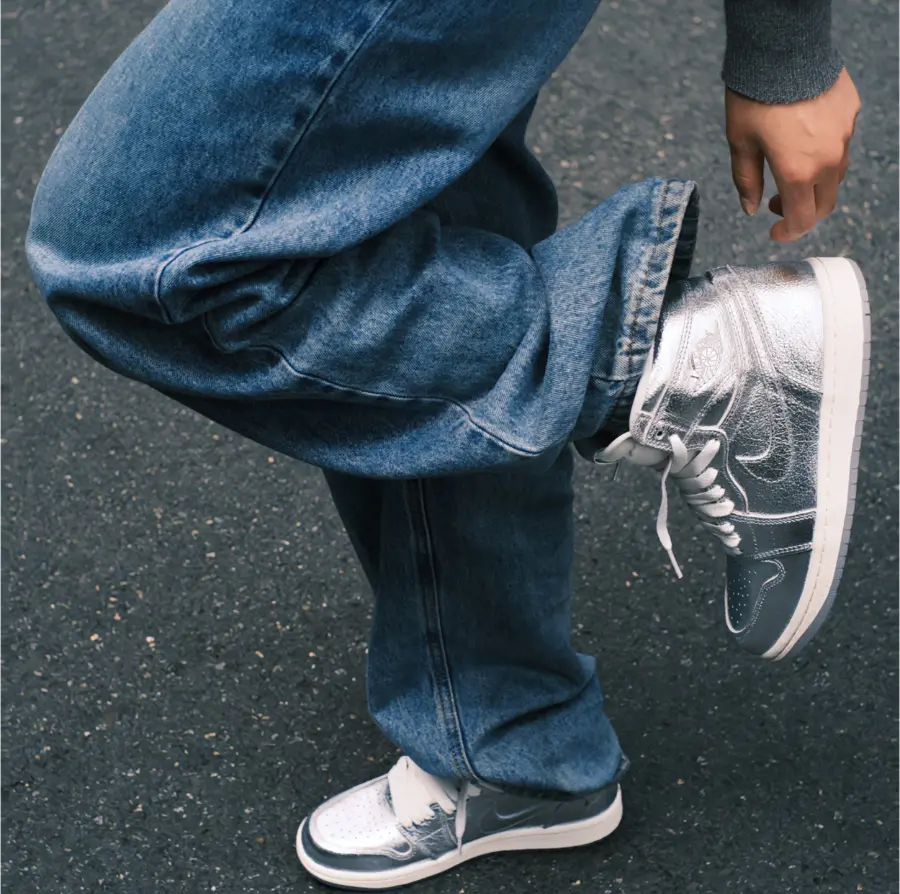 Alternative view of Giày Nike Air Jordan 1 Retro High OG ‘Chrome’ FN7249-001