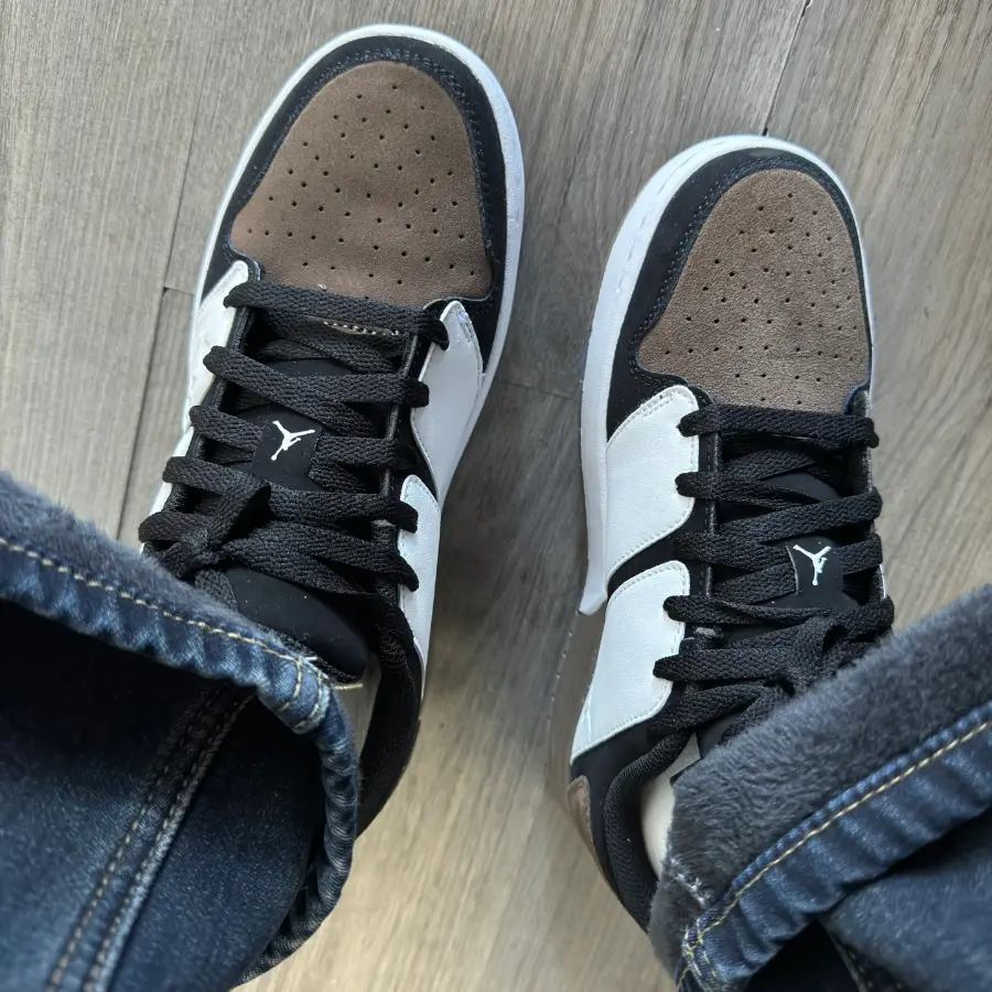 Alternative view of Giày Nike Air Jordan Nu Retro 1 Low GS ‘Palomino’ FB4412-102