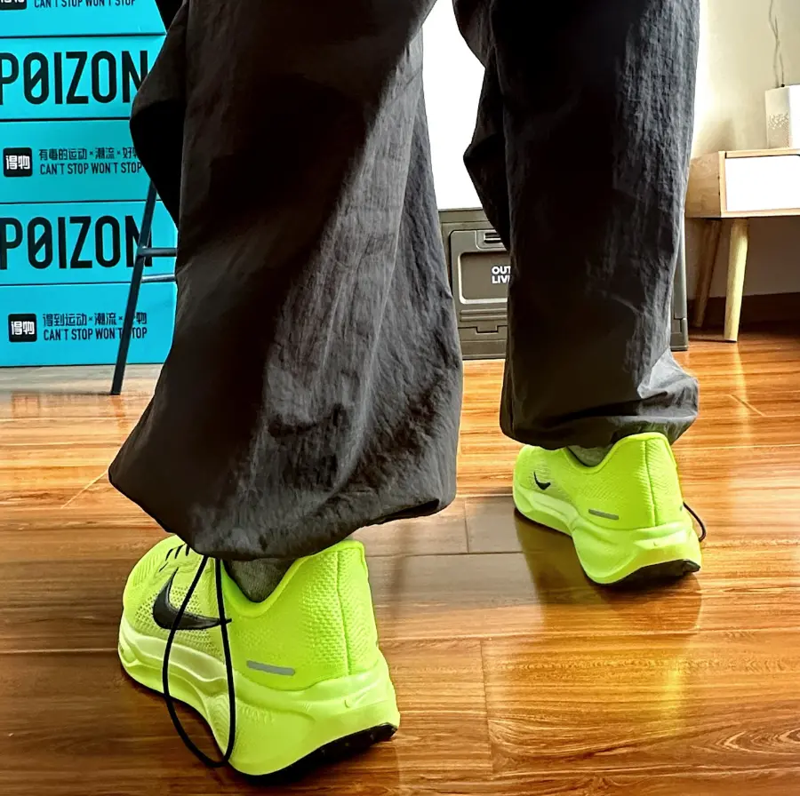Alternative view of Giày Nike Air Zoom Pegasus 41 ‘Volt’ FD2723-701