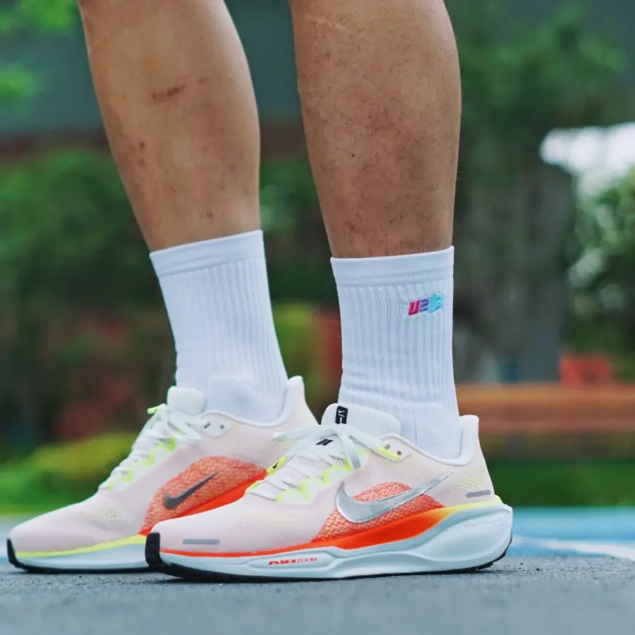 Alternative view of Giày Nike Air Zoom Pegasus 41 ‘White Crimson’ FD2723-100