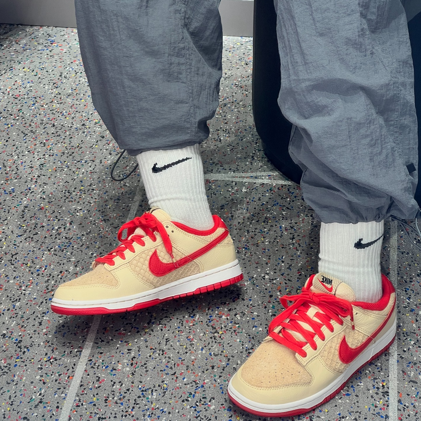 Giày Nike Dunk Low ‘Strawberry Waffle’ HJ9100-294 - Ảnh 2