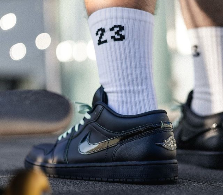 Alternative view of Giày Nike Air Jordan 1 Low "Black Cat Mascot" HM3690-001