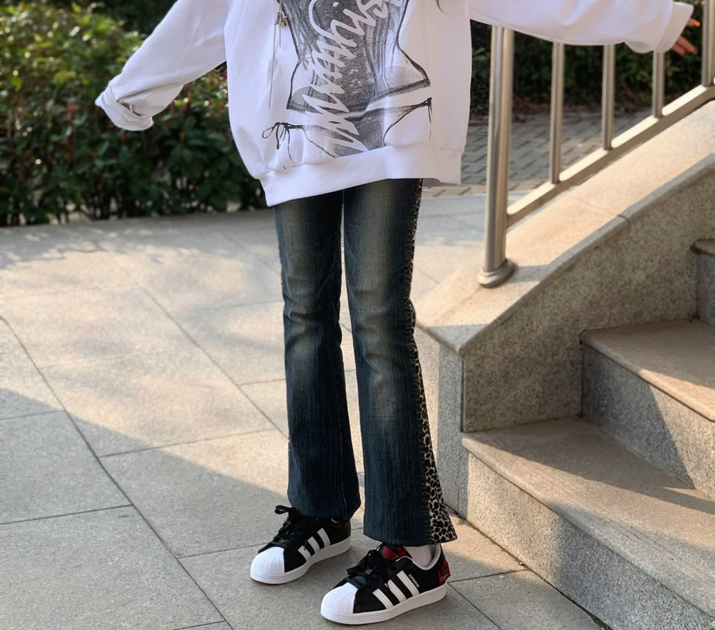 Giày Adidas Originals Superstar ‘Black White Red’ HQ6456 - Ảnh 4