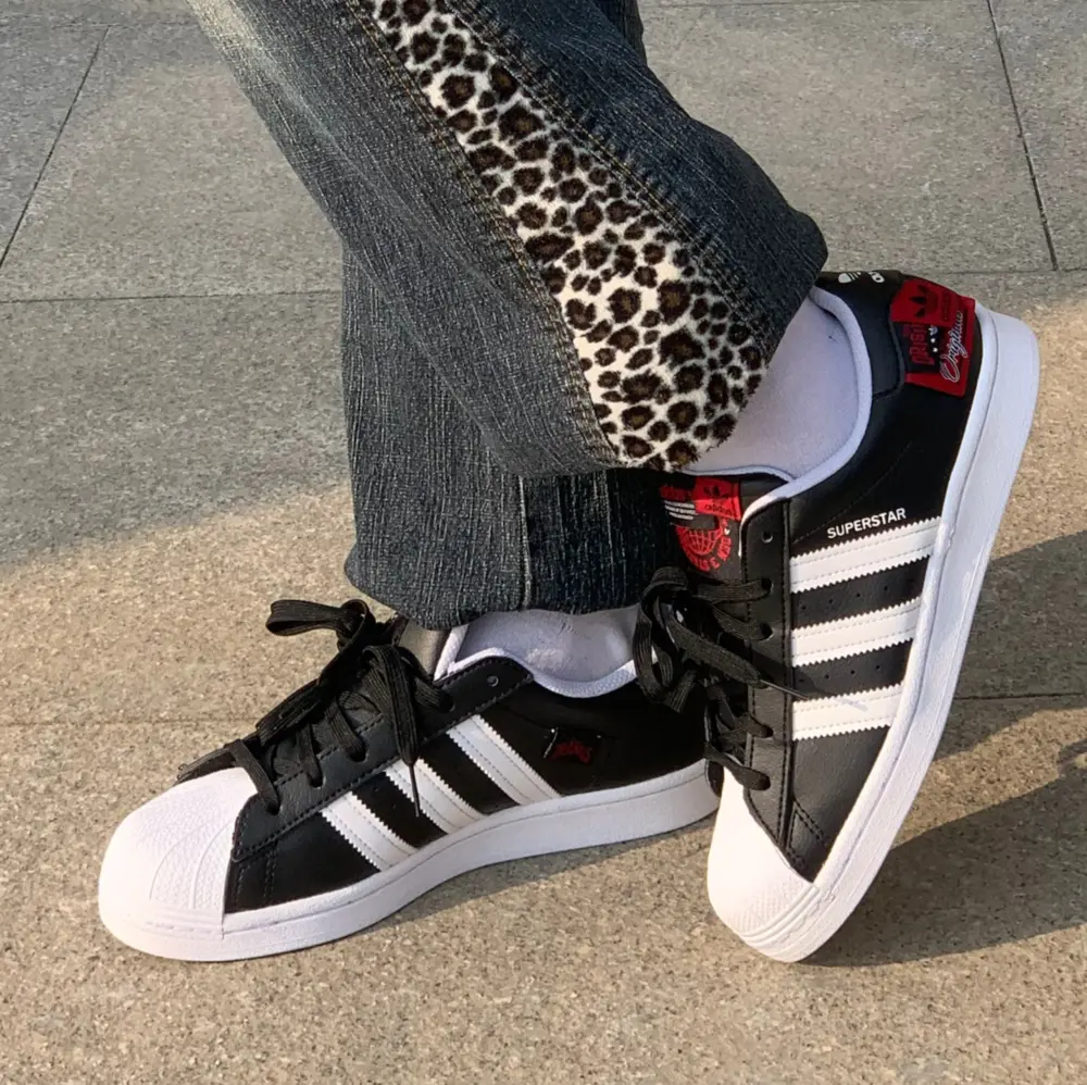 Giày Adidas Originals Superstar ‘Black White Red’ HQ6456 - Ảnh 3