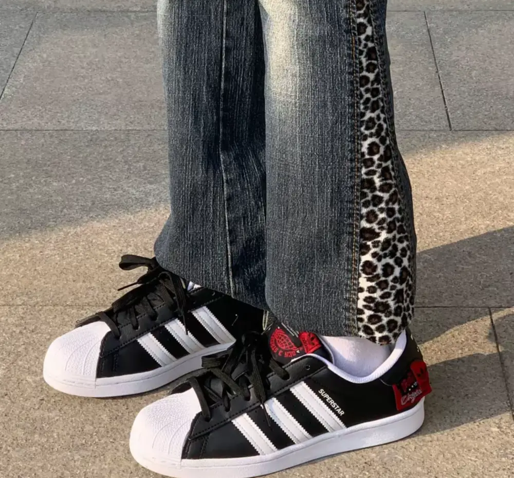 Alternative view of Giày Adidas Originals Superstar ‘Black White Red’ HQ6456