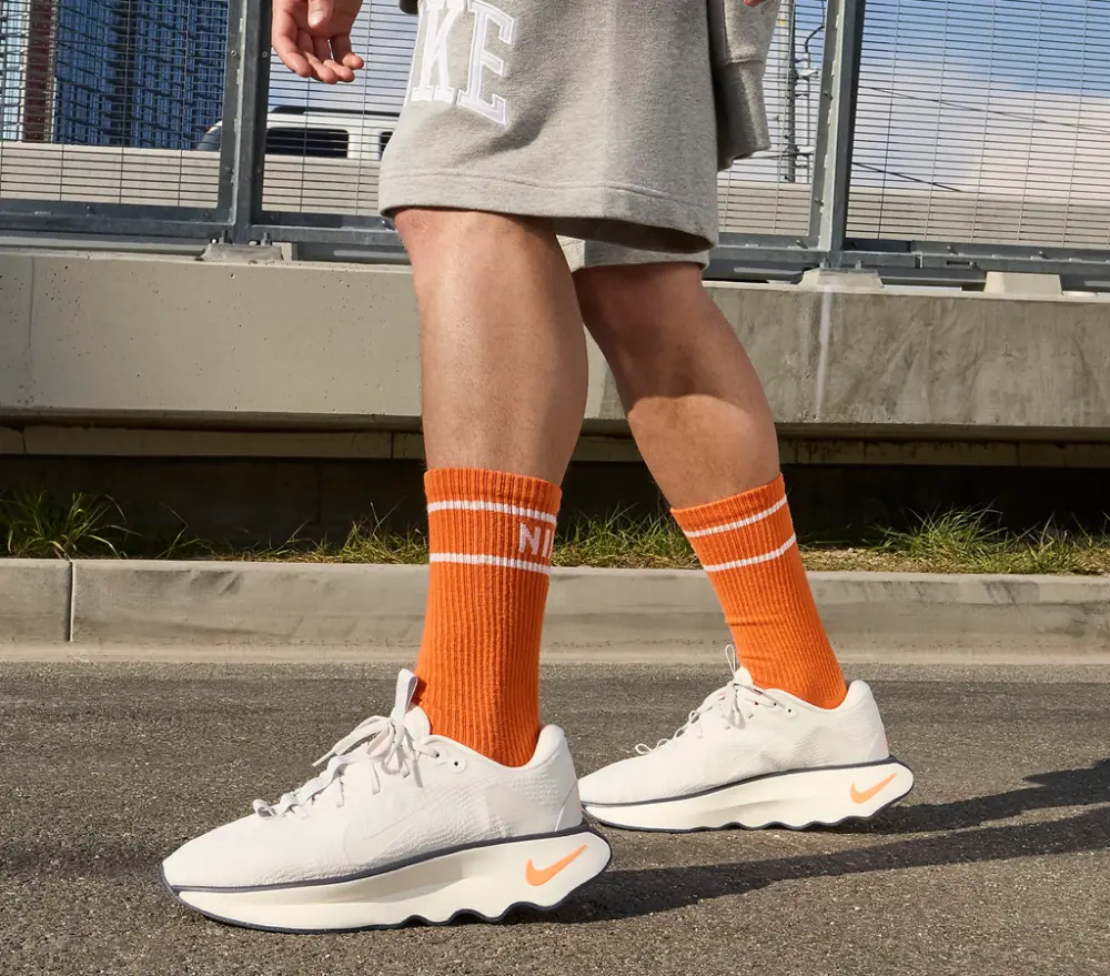 Alternative view of Giày Nike Motiva 'Platinum Tint' DV1237-101