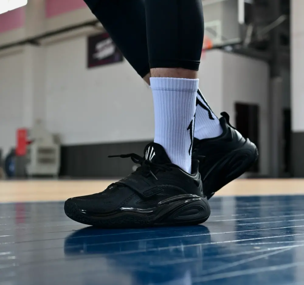Alternative view of Giày Anta Kai 1 x Kyrie Irving ‘Triple Black’ 112431102S-10