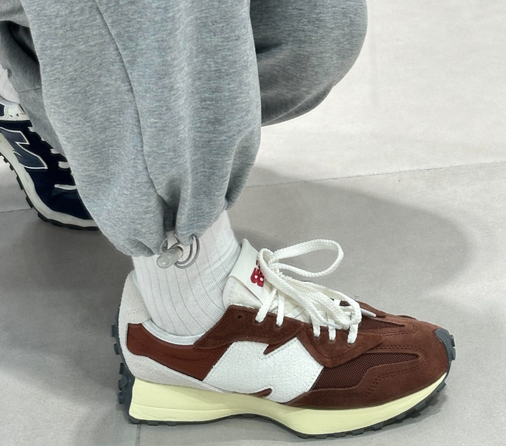 Alternative view of Giày New Balance 327 ‘Rich Oak Brown’ U327WRL