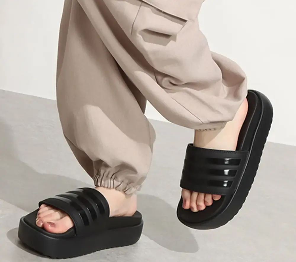 Alternative view of Dép Adidas Platform Adilette 'Core Black' HQ6179
