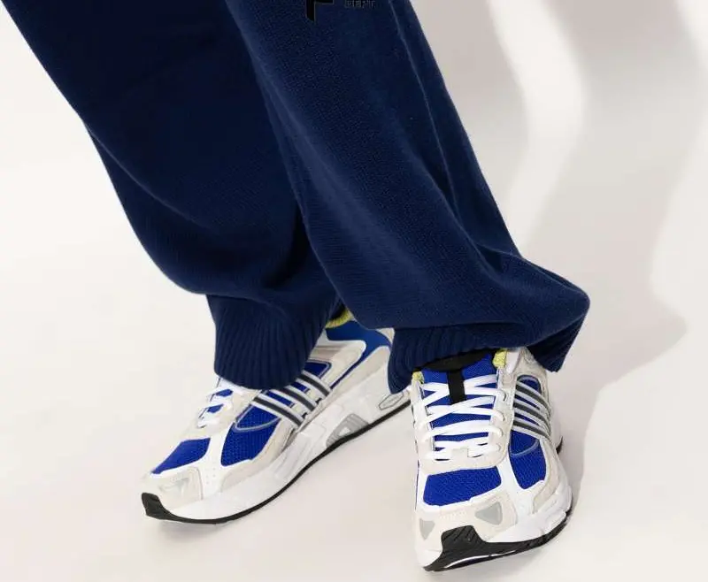 Alternative view of Giày Adidas Originals Response CL 'White' ID4596