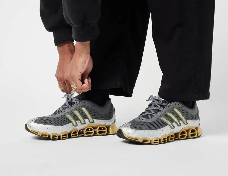 Alternative view of Giày Adidas A3 Megaride 'Grey Gold Matte Silver' IE6531