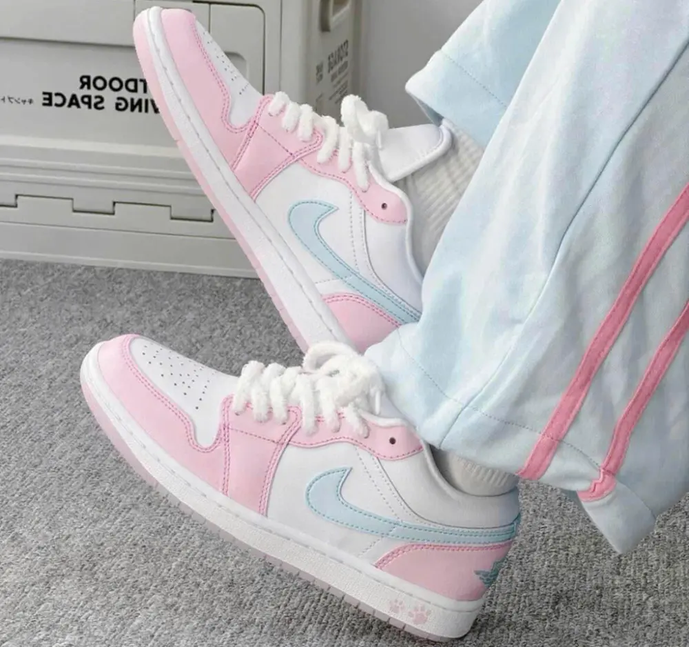 Alternative view of Giày Nike Air Jordan 1 Low 'Pink Foam' HM3706-141