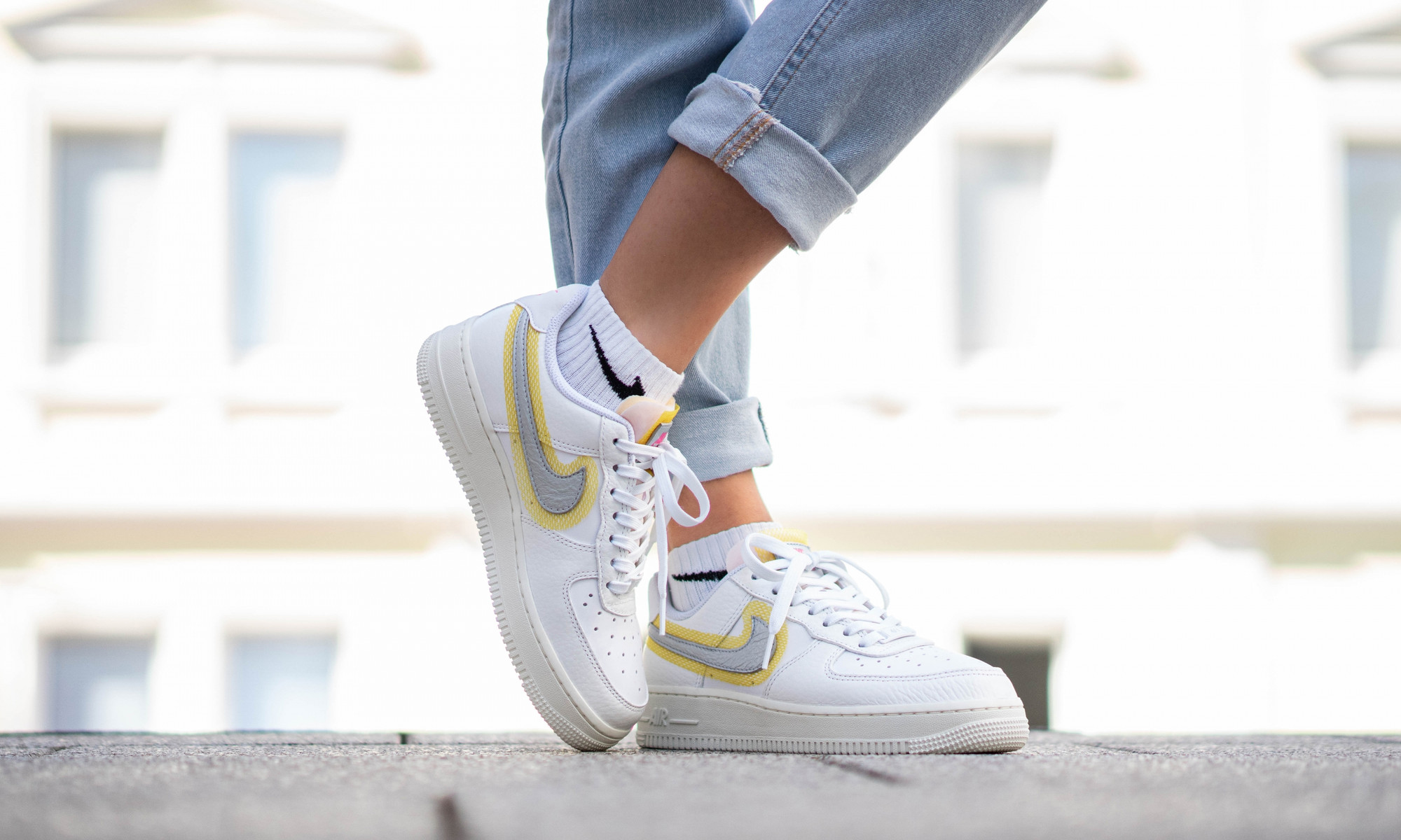 Giày Nike Air Force 1 07 LX 'White Metallic Silver' CZ8104-100 - Ảnh 2