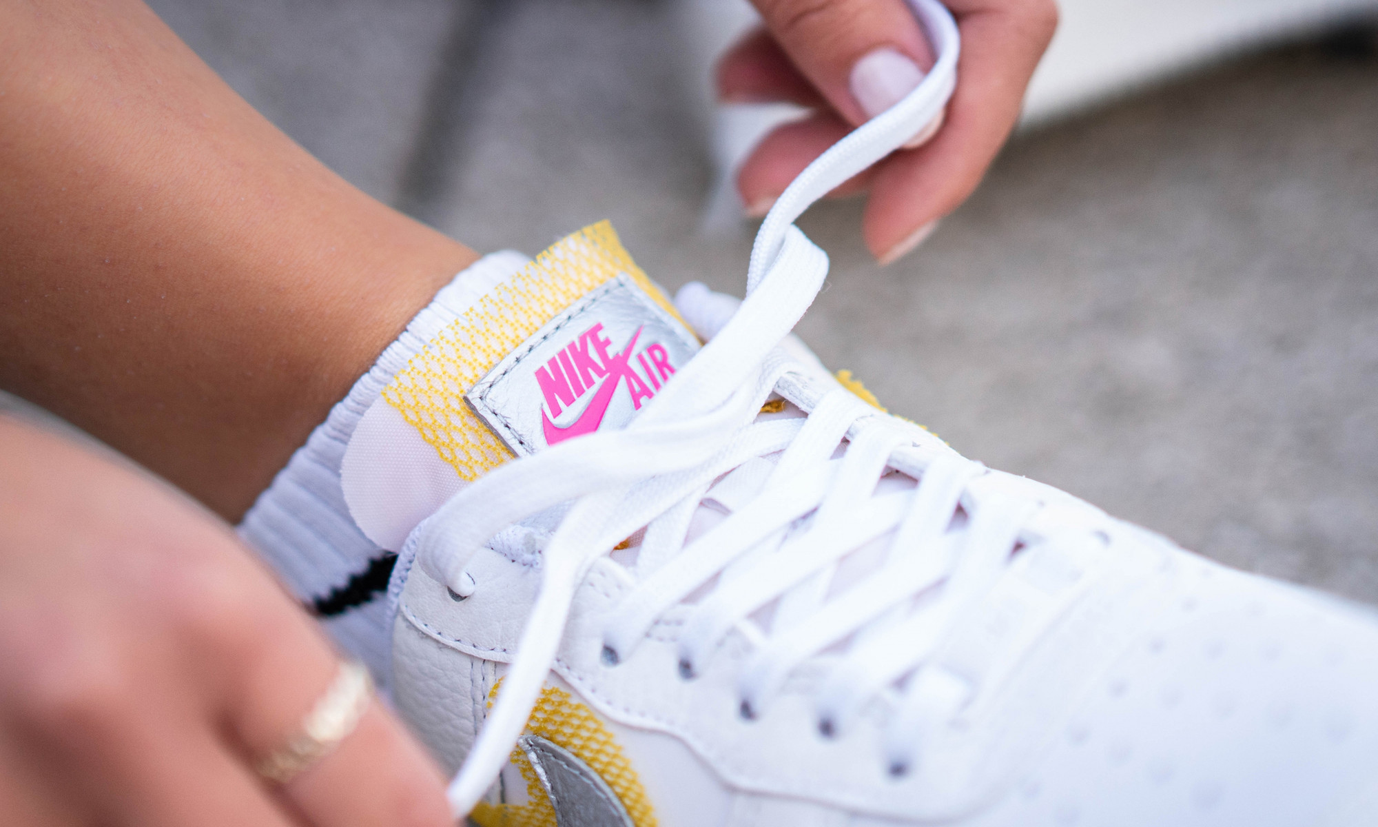 Giày Nike Air Force 1 07 LX 'White Metallic Silver' CZ8104-100 - Ảnh 4