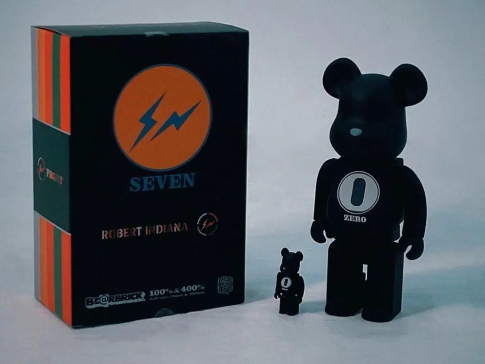 Alternative view of Mô hình Bearbrick ROBERT INDIANA x fragmentdesign 'Black'