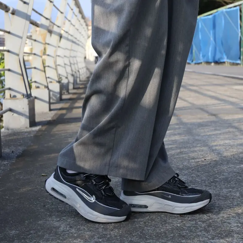Alternative view of Giày Nike Air Max Bliss ‘Black Metallic Silver’ FD4614-001