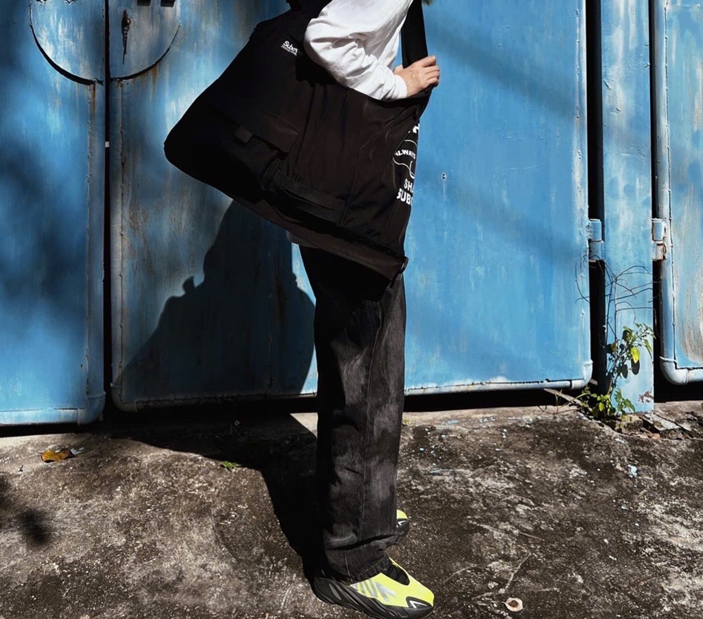 Alternative view of Giày Adidas Yeezy Boost 700 MNVN ‘Resin’ GW9525