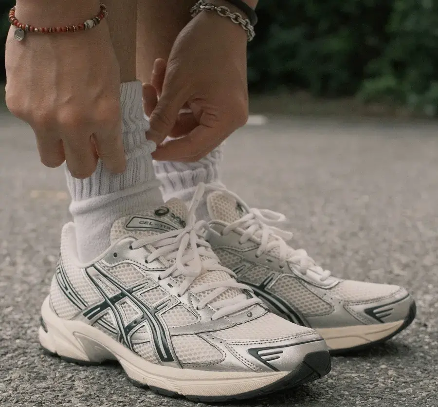 Alternative view of Giày Asics Gel 1130 x Kith ‘Cream Scarab’ 1203A565-100