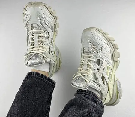 Alternative view of Giày Balenciaga Track.2 'White' 568614W2GN19000