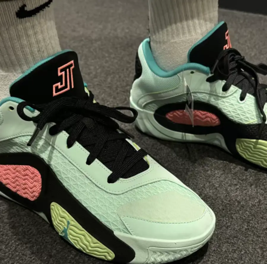 Alternative view of Giày Nike Air Jordan Tatum 2 ‘Vortex’ FJ6457-300