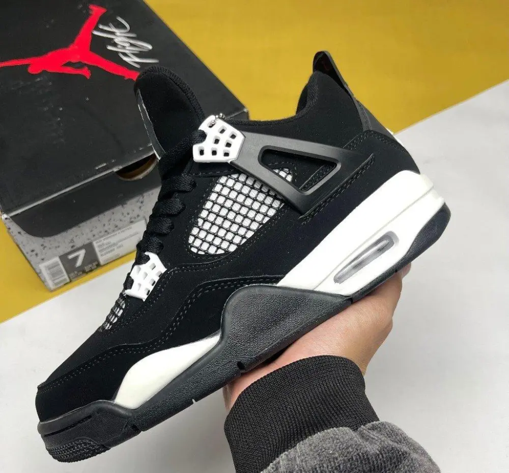 Alternative view of Giày Nike Air Jordan 4 Retro ‘White Thunder’ FQ8138-001