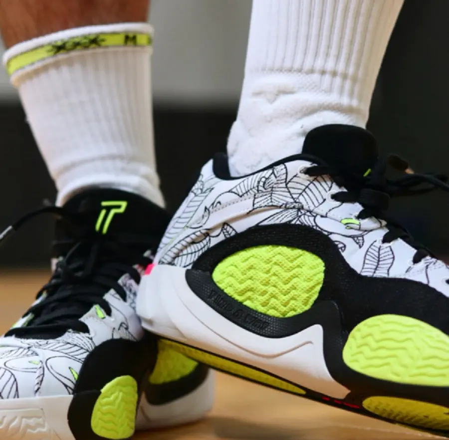Alternative view of Giày Nike Air Jordan Tatum 2 ‘Momma’s Boy’ FZ8824-100