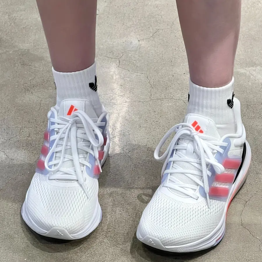 Alternative view of Giày Adidas Ultrabounce ‘White Solar Red’ HP5771