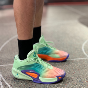 Alternative view of Giày Nike Air Jordan Luka 3 ‘Vapor Green’ HQ4255-300