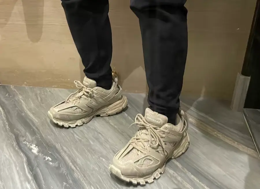 Alternative view of Giày Balenciaga Track Sneaker ‘Faded Beige’ 542023 W3CN2 9700