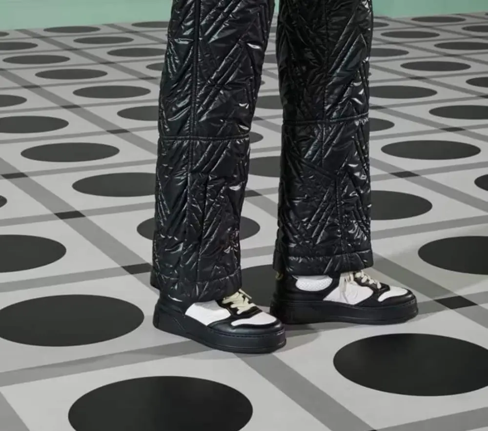 Alternative view of Giày Gucci GG Embossed 'Black White' 684911-AAA4T-1068
