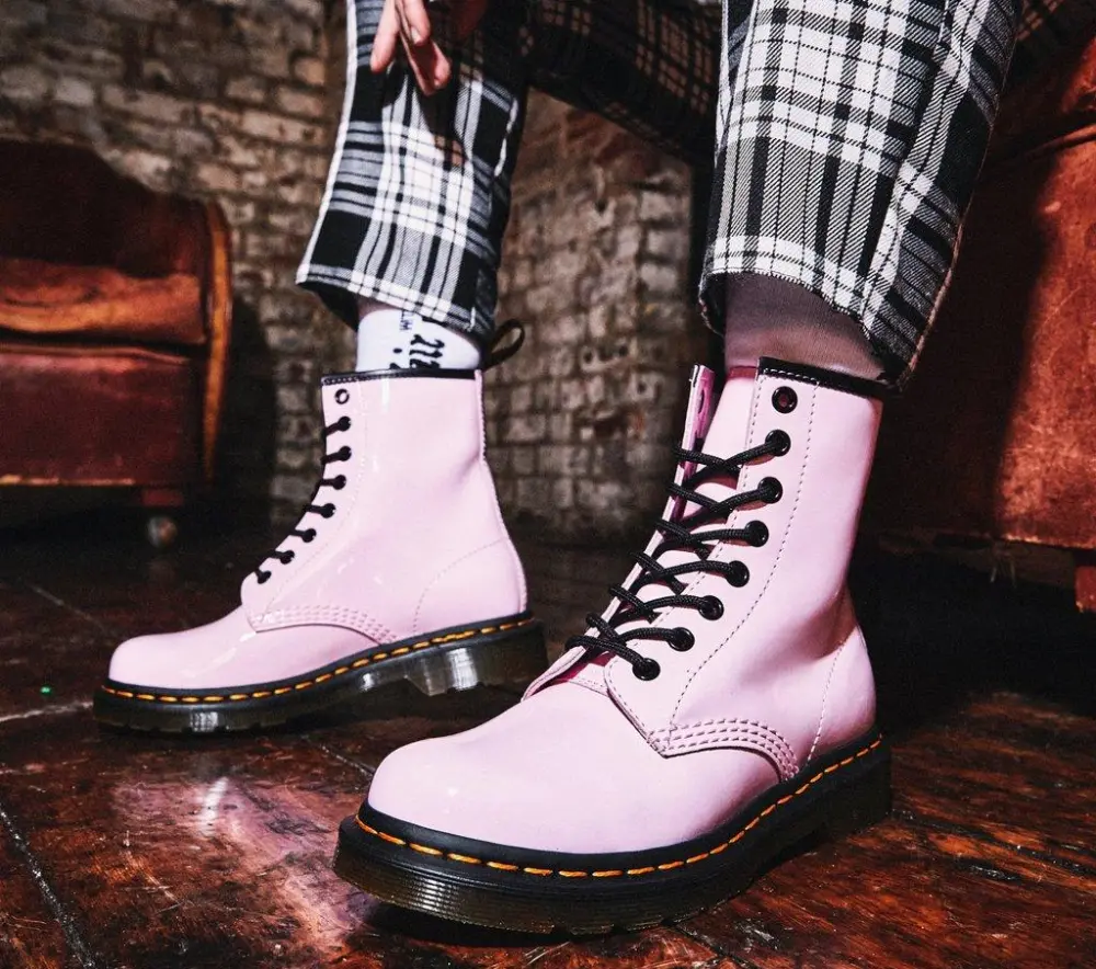 Alternative view of Giày Dr. Martens 1460 Patent Leather Lace Up Boots 'Pale Pink' 26425322