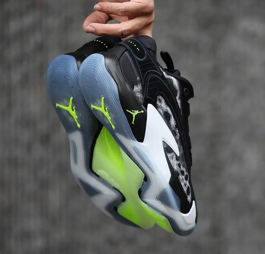Alternative view of Giày Nike Air Jordan Luka 2 ‘Black Volt’ DX8733-017