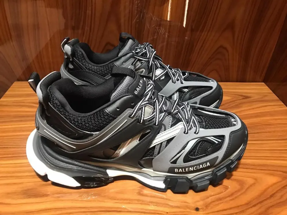 Alternative view of Giày Balenciaga Track Trainers ‘Black’ 542023-W3AD1-1819