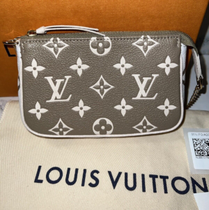 Alternative view of Túi Louis Vuitton Mini Pochette Accessoires Pouch ‘Khaki’ M81284