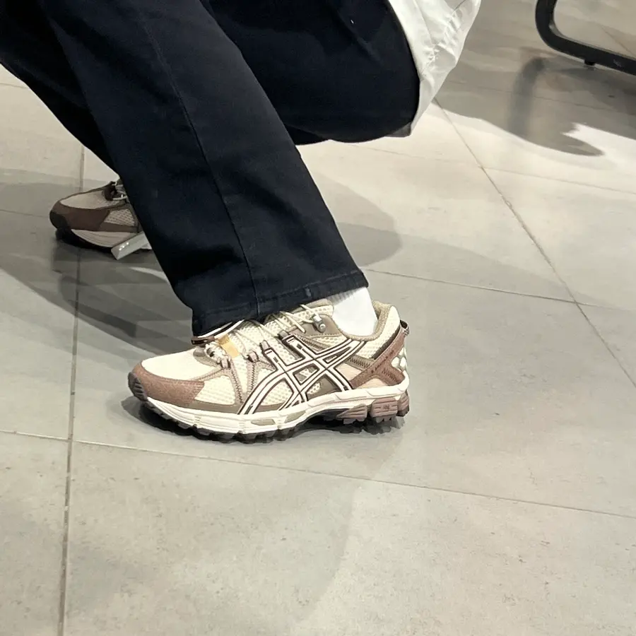 Alternative view of Giày Asics Gel-Kahana 8 ‘Brown Beige’ 1011B828-200