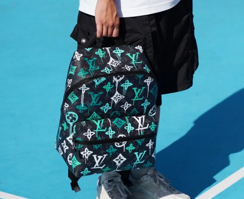 Alternative view of Balo Louis Vuitton Discovery Backpack ‘Graffiti Green’ M21395