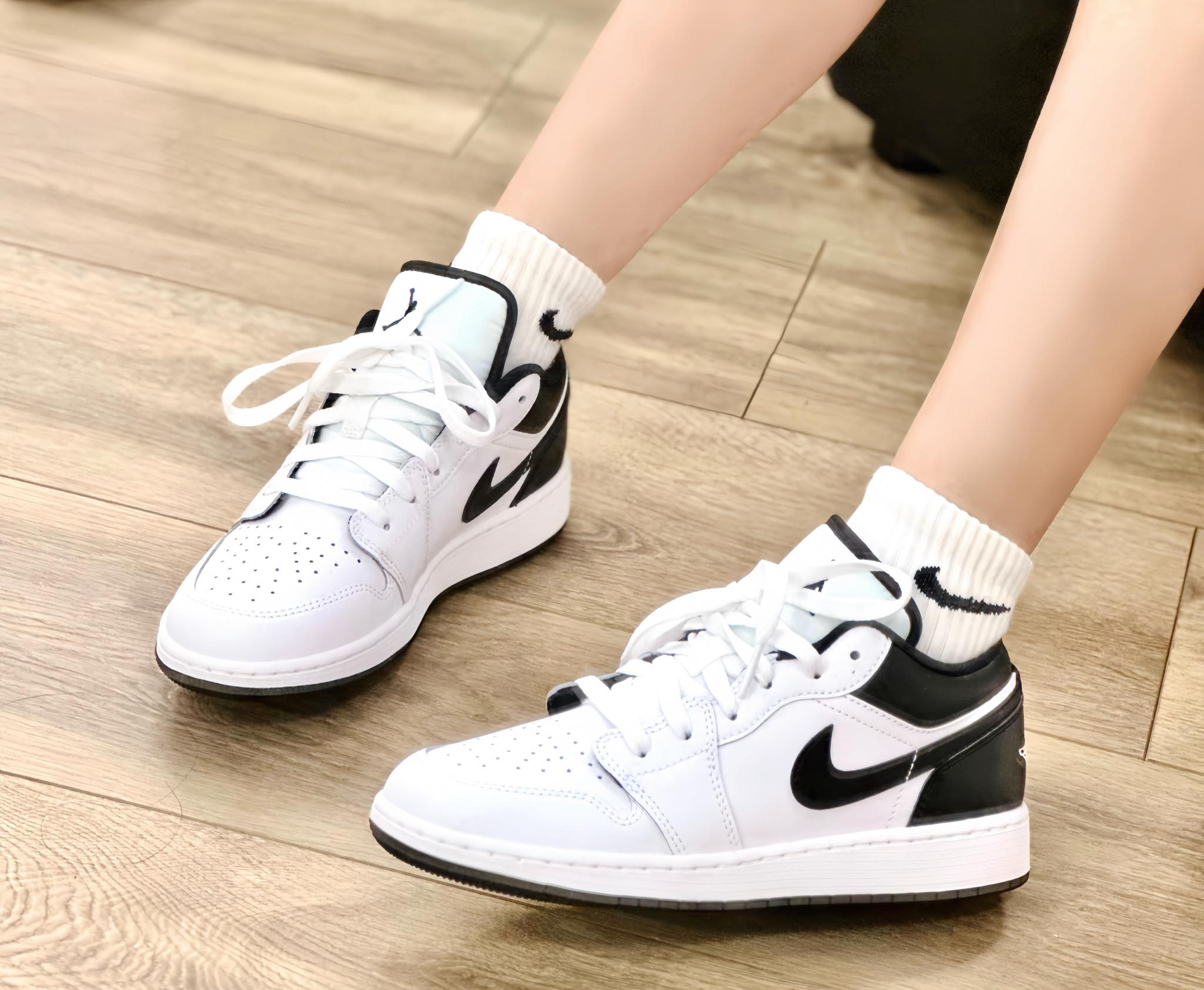 Giày Nike Air Jordan 1 Low ‘White Black’ 553560-132 - Ảnh 7