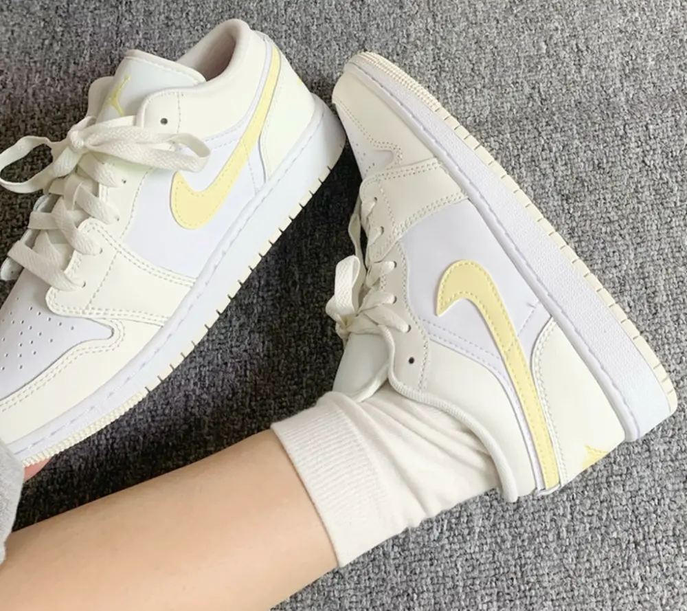 Alternative view of Giày Nike Air Jordan 1 Low GS ‘Laser Orange’ FV8486-181