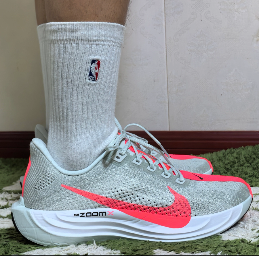 Giày Nike Pegasus Plus ‘Barely Grey Hot Punch’ FQ7262-001 - Ảnh 4