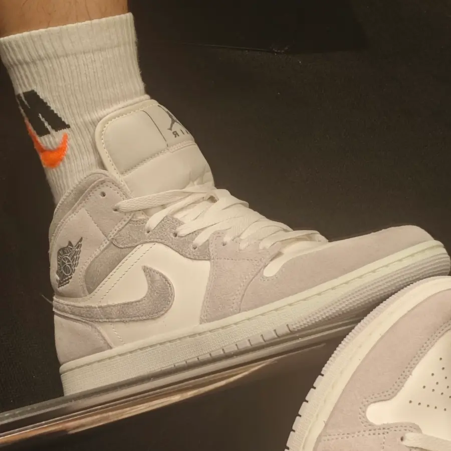 Alternative view of Giày Nike Air Jordan 1 Mid SE ‘Neutral Grey Sail’ FQ7720-002