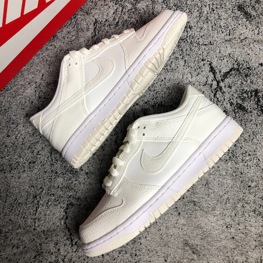 Giày Nike Dunk Low SE GS ‘Sail Croc’ FV7472-100 - Ảnh 4