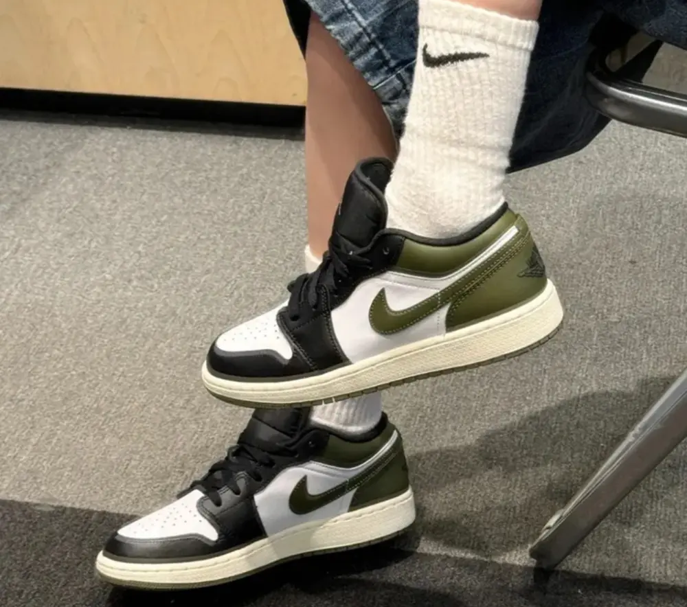 Giày Nike Air Jordan 1 Low ‘Black Toe Medium Olive’ 553558-092 - Ảnh 3