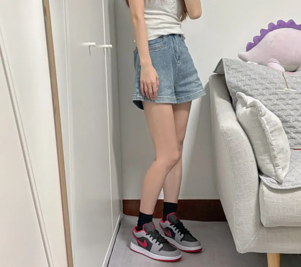 Alternative view of Giày Nike Air Jordan 1 Low GS ‘Cement Fire Red’ 553560-060