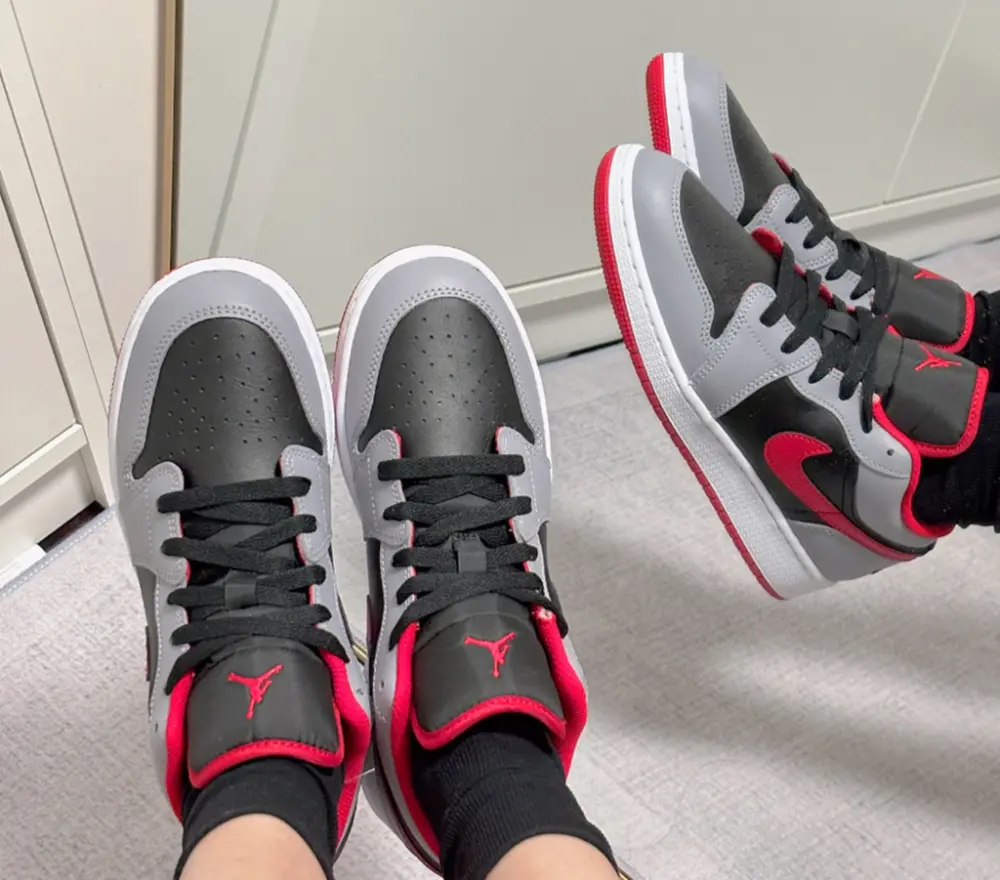 Giày Nike Air Jordan 1 Low GS ‘Cement Fire Red’ 553560-060 - Ảnh 3