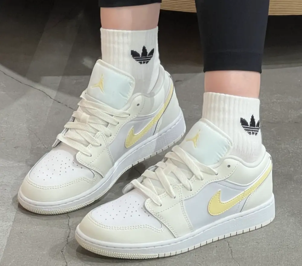 Giày Nike Air Jordan 1 Low GS ‘Laser Orange’ FV8486-181 - Ảnh 4